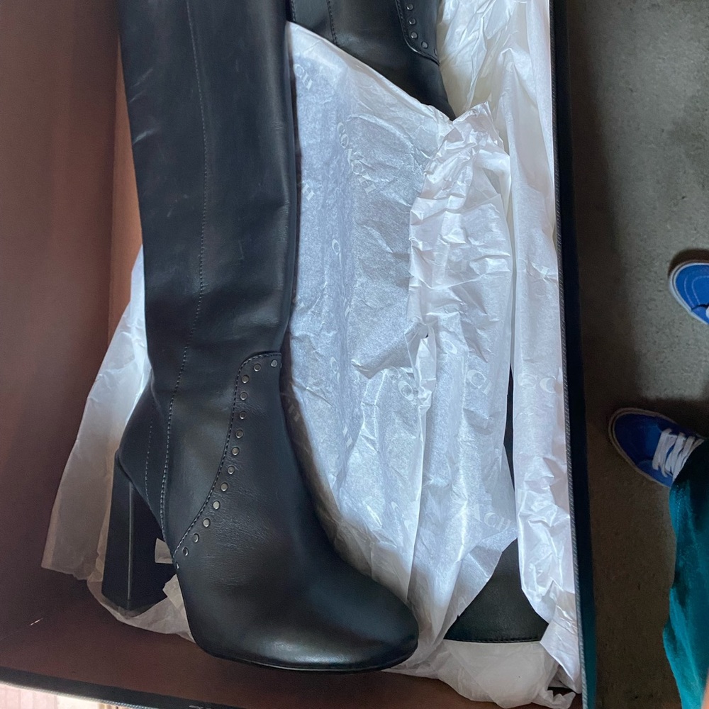 Black Boots Never Worn - Picture 5 of 5